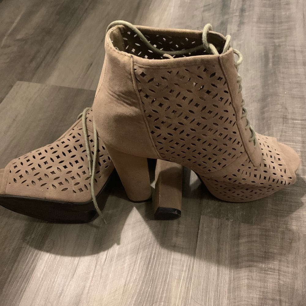 Heels - Picture 5 of 5